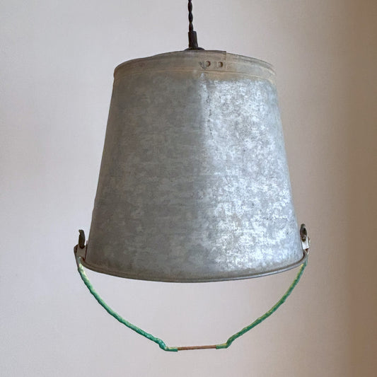 廃材バケツのペンダントライト C 照明｜Mata, Scrap